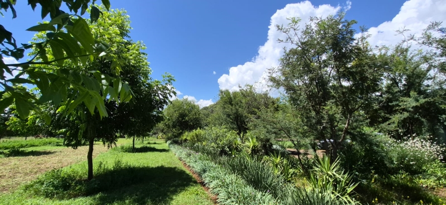 5 Bedroom Property for Sale in Rustenburg Rural North West